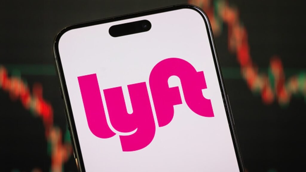 Lyft shares sink nearly 8% on underwhelming fourth-quarter results