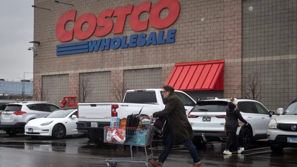 Costco reports blended second-quarter earnings, comparable sales growth