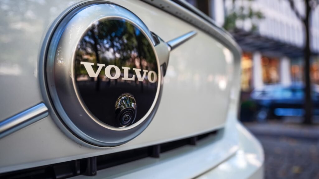 Volvo Cars shares plunge on earnings fall, withdrawn guidance and major cost-cutting drive
