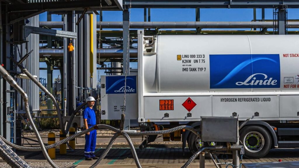 Commercial gas giant Linde keeps its beat streak alive by pulling 2 essential levers