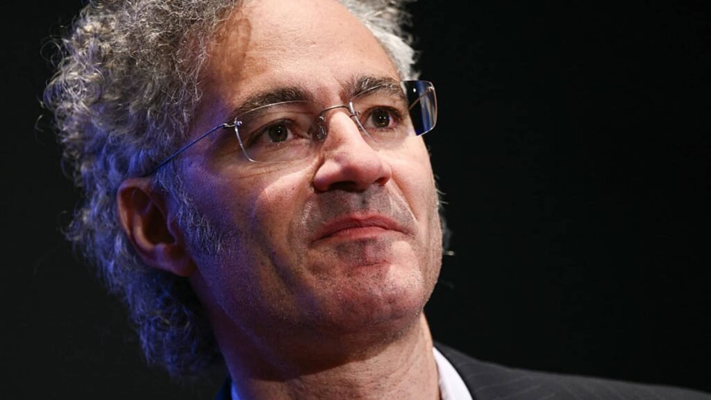 Palantir falls 12% as analysts raise international growth concerns