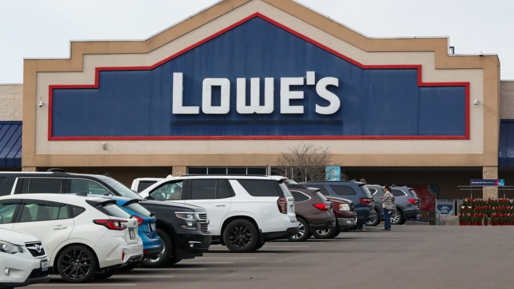 Lowe’s beats on quarterly incomes, purchases home pros organization for $8.8 billion