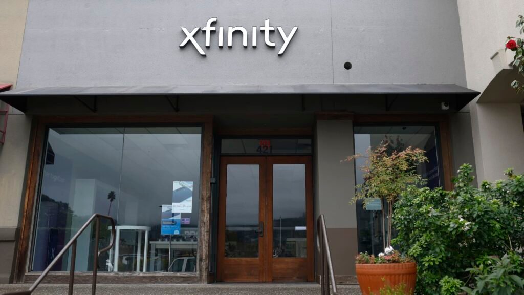 Comcast incomes top analyst estimates regardless of broadband client losses