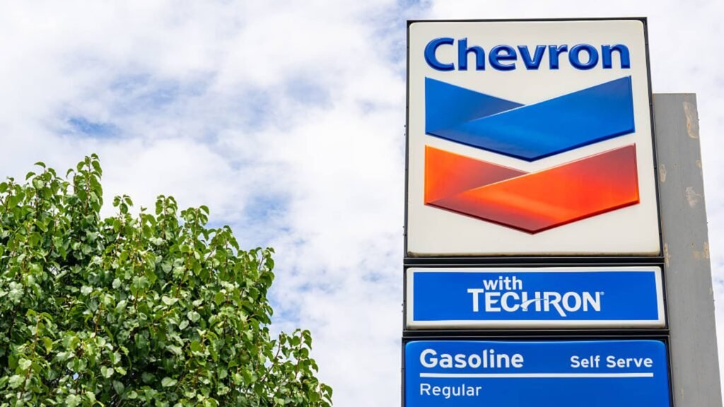 Chevron earnings struck by low petroleum prices and loss from Hess acquisition