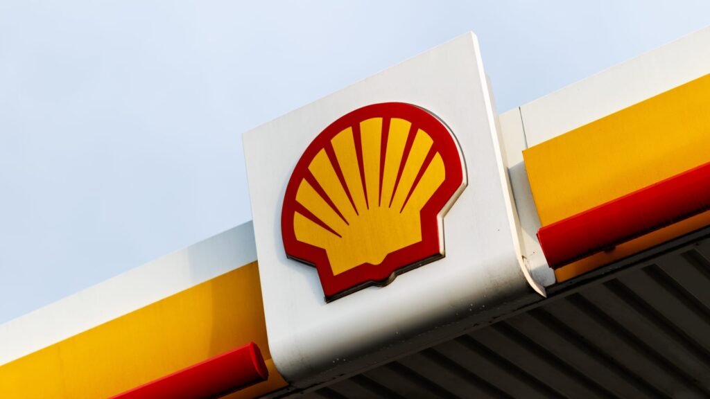 Oil giant Shell posts profit beat, keeps share buyback rate consistent at $3.5 billion
