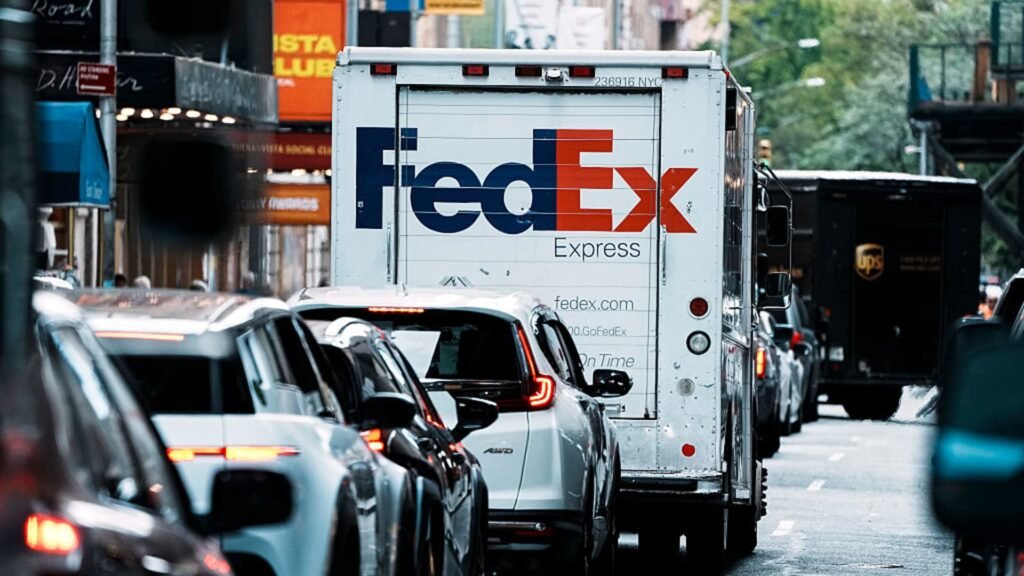 FedEx stock increases on better-than-expected incomes