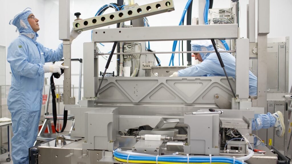 ASML aims to calm fears over 2026 growth as it alerts of China sales decrease