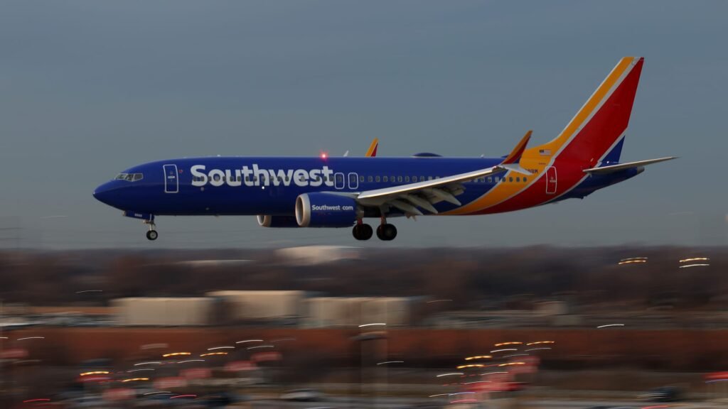 Southwest beats profits estimates, forecasts record income for present quarter